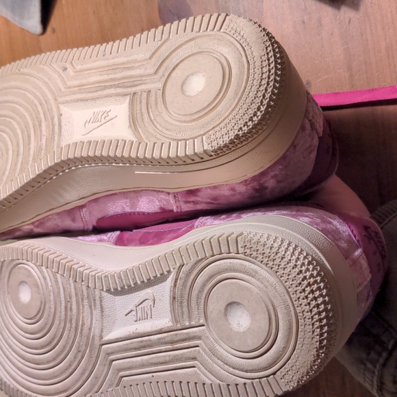 EUC Nike Air Force 1 Low Crushed Velvet (GS) - Picture 5 of 11